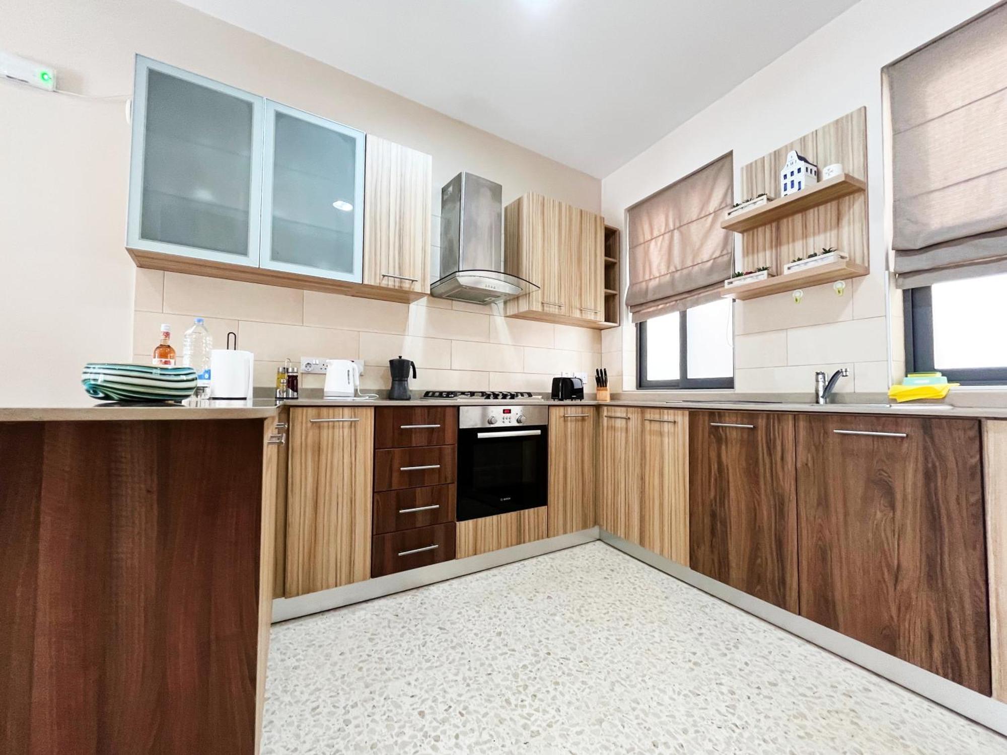 Seafront Highly Furnished Fl 4 Apartamento