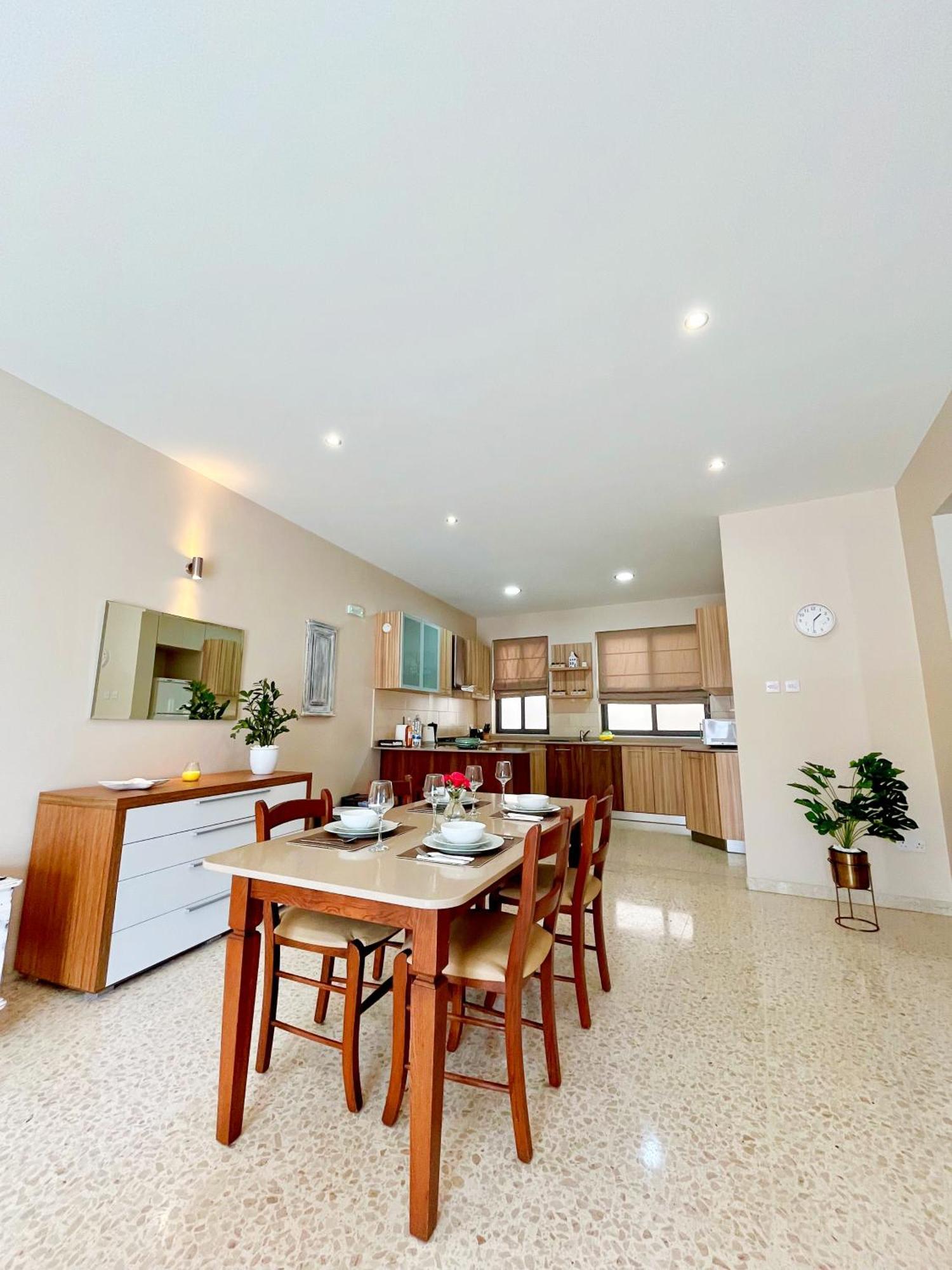 Apartamento Seafront Highly Furnished Fl 4 *